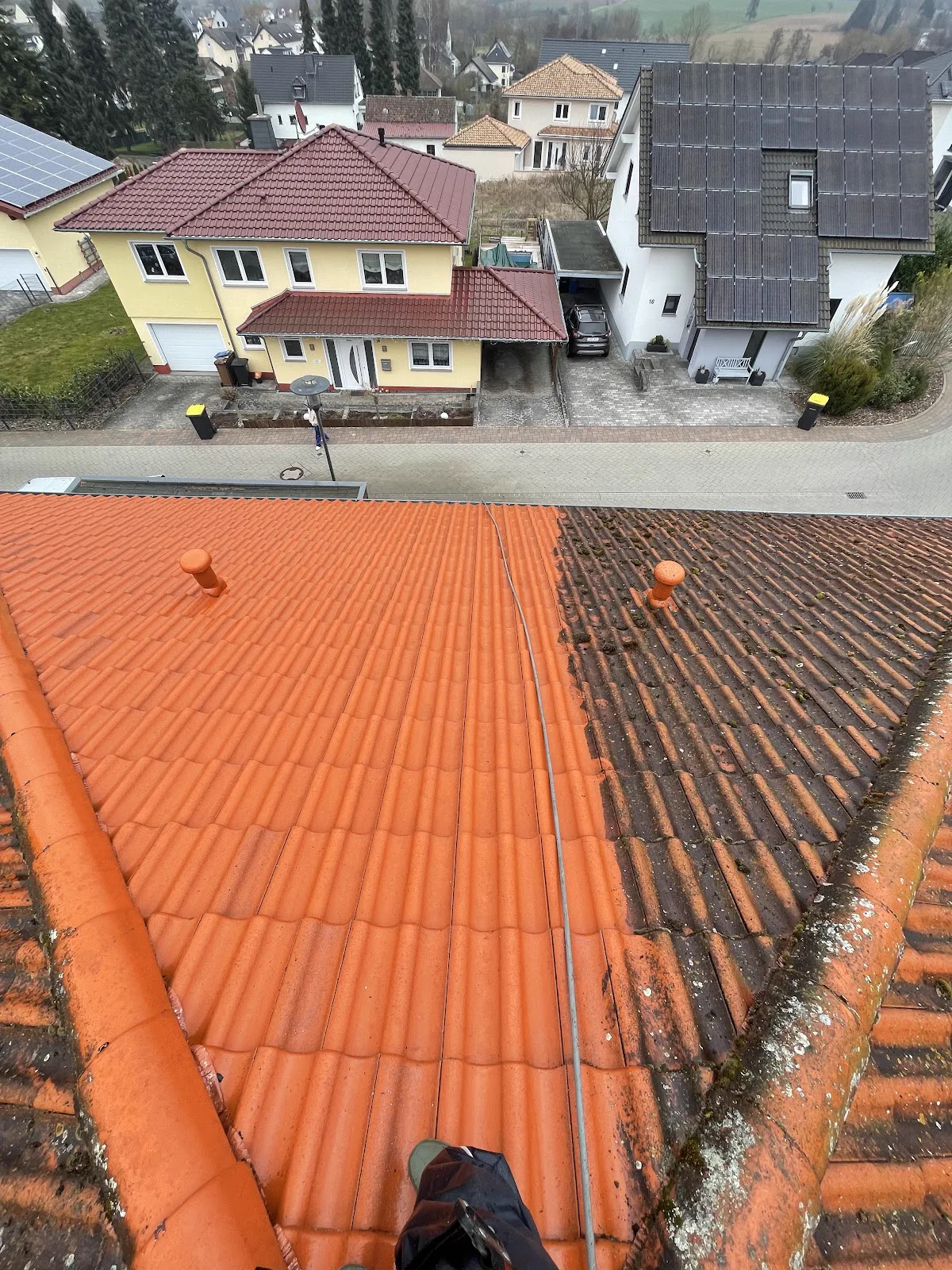 Dachreinigung im Vorher-nachher-Vergleich